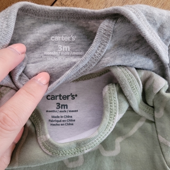 3M carters 2 piece set onesies - Picture 5 of 6